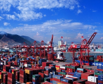 上海港口逐步解封中，國際海運費止跌反彈